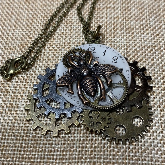Twinsdesign Jewelry - ♥️ Steampunk Bee Gears Layered Necklace 24” NWOT
